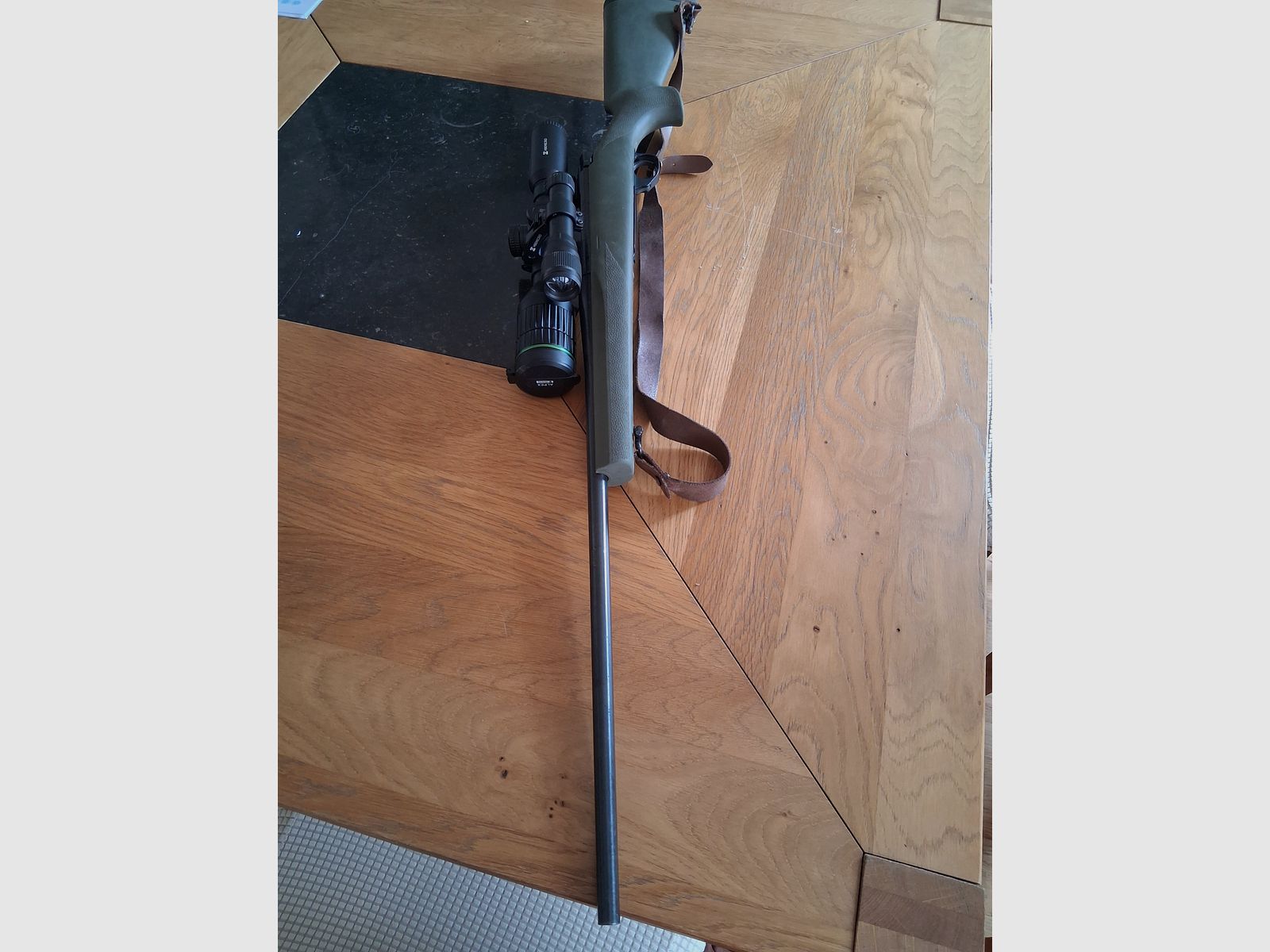 Carabina HOWA con scope HIKMICRO