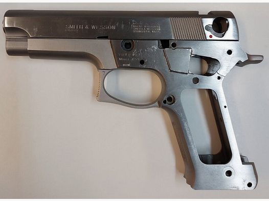 Pistola defectuosa Smith & Wesson Mod.659 en calibre 9x19 (Compuesta por cañón, cierre, empuñadura)