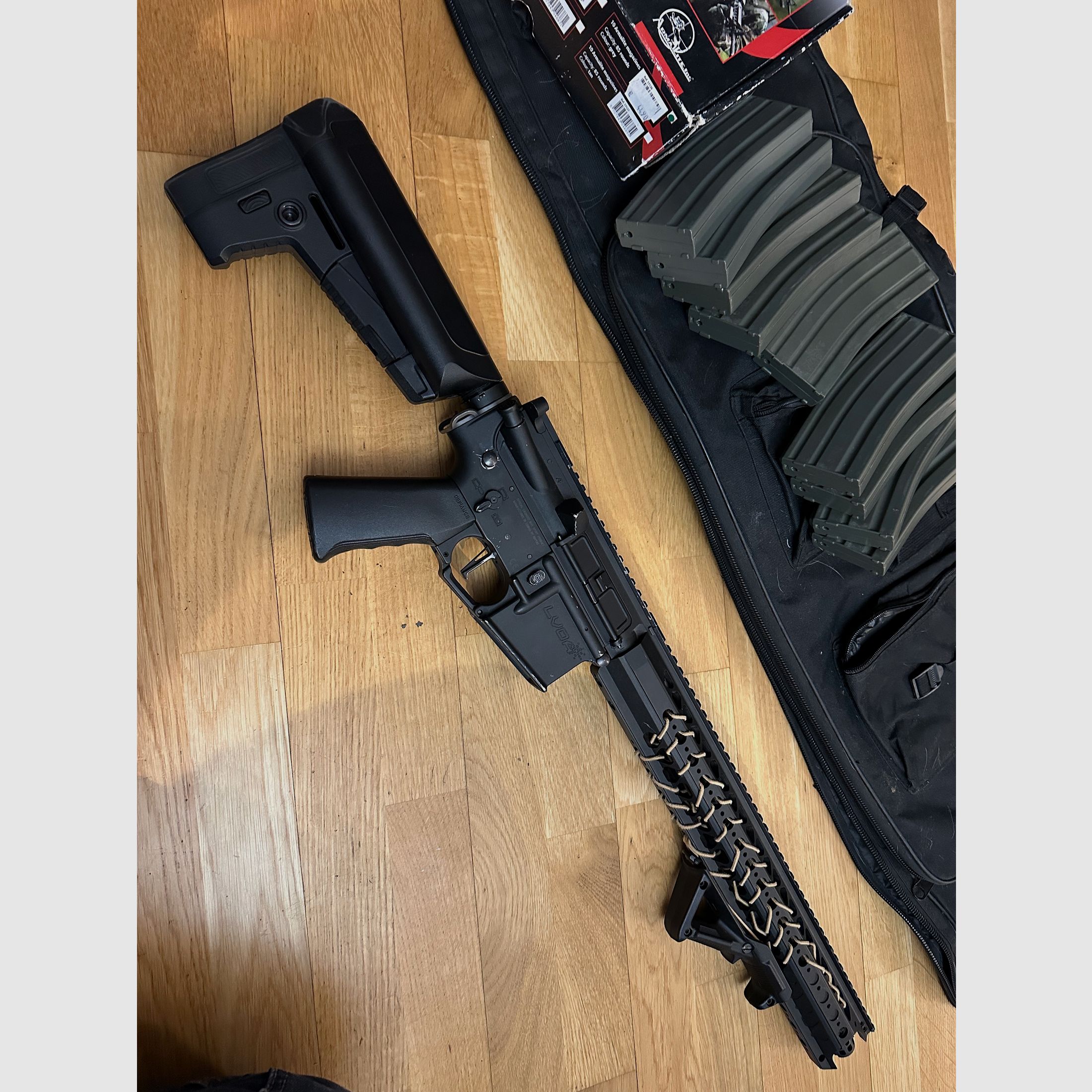 Krytac LVOA mit Magazinen, Tasche und Griff