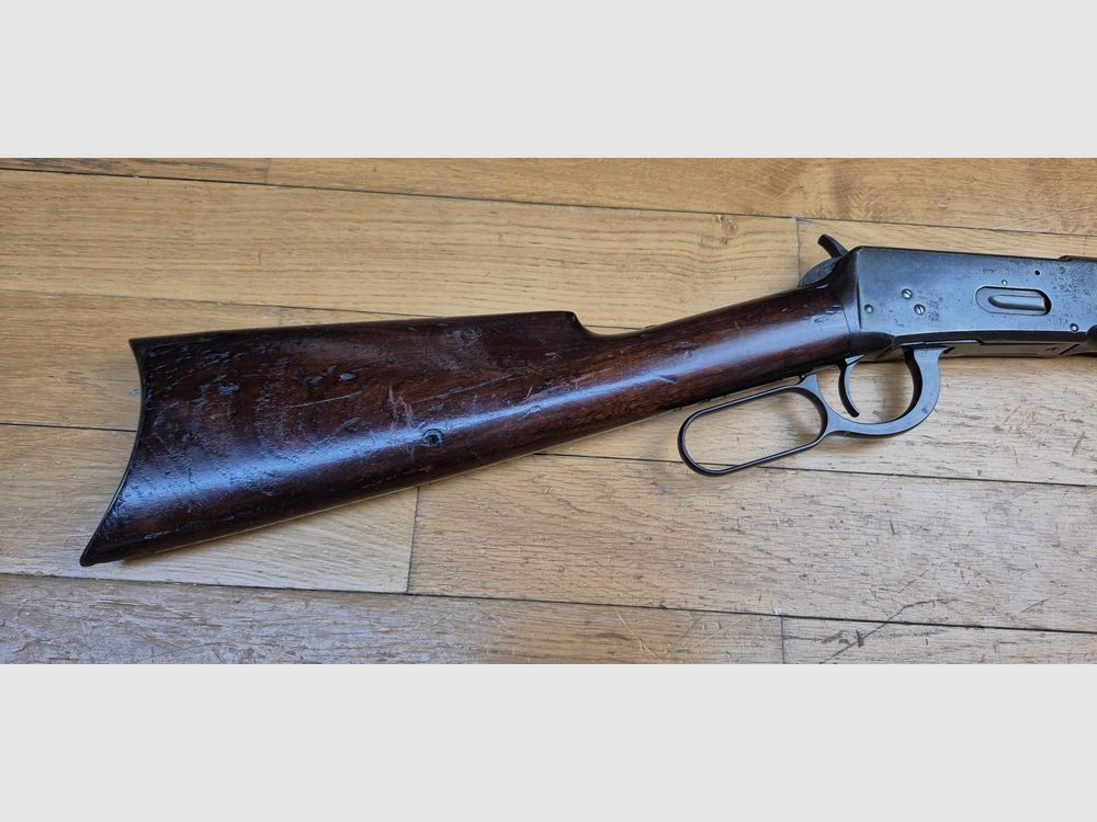Piękna i rzadka Winchester Model 1894 – Wersja karabinu z ośmiokątną lufą (!) – Wyprodukowana przez Winchester New Haven w … 1896! – Jedna z pierwszych! – Kal. 38-55WCF PN! – CZARNY PROCH – Piękne drewno – Wspaniała lufa – Niezawodny mechanizm – Bardzo ładne oznaczenia na pięknym oksydowaniu – Broń do wyczyszczenia w doskonałym stanie! – TBE +, zdjęcie 3 z 38