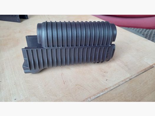 AIRSOFT - Ribbed plum polymer handguard for the toy Krinkov (AKS-74u) / Price negotiable // GBB S-AEG / AKSU