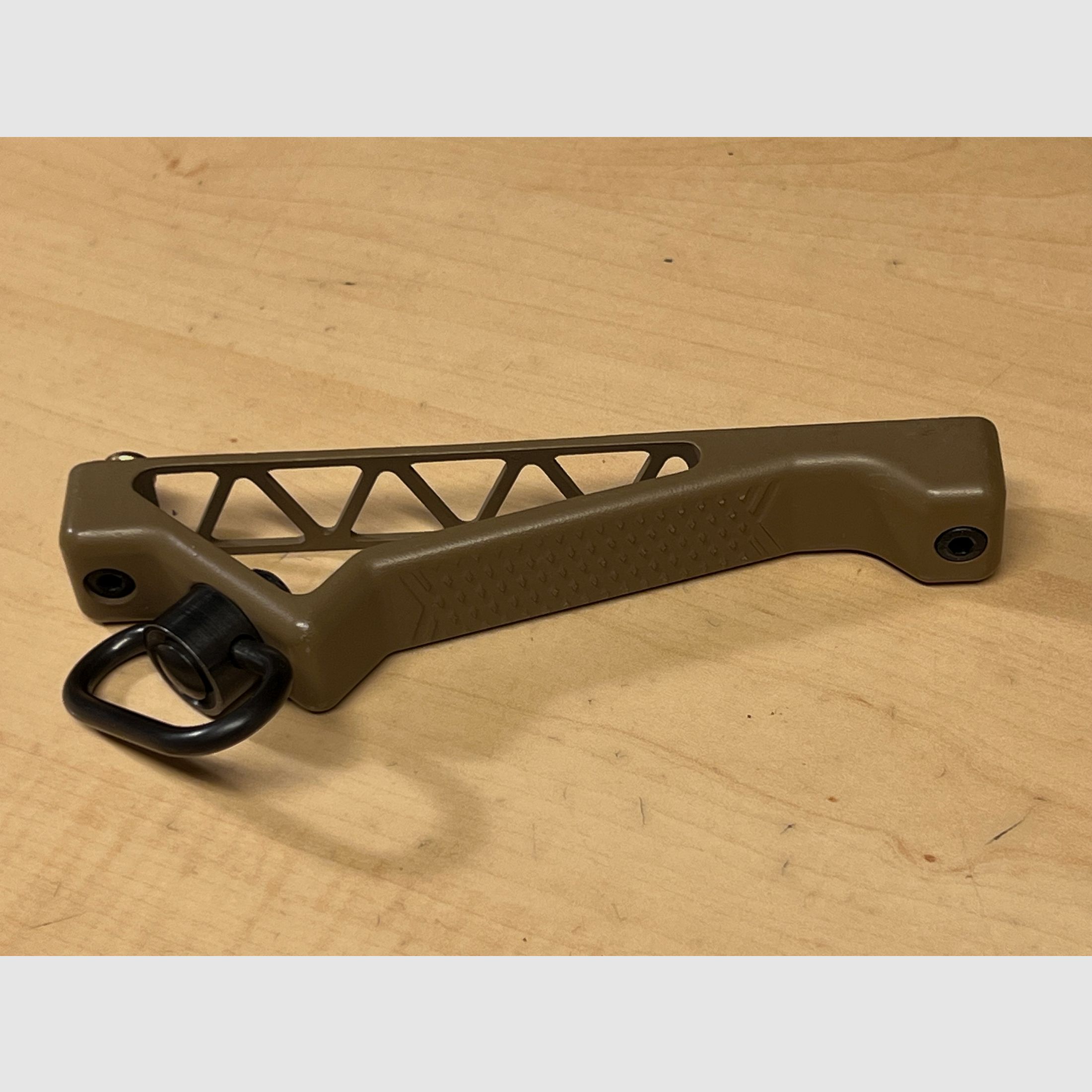 Poignée avant pour Airsoft en aluminium version angulaire en Dark Earth Key - MOD Type 5