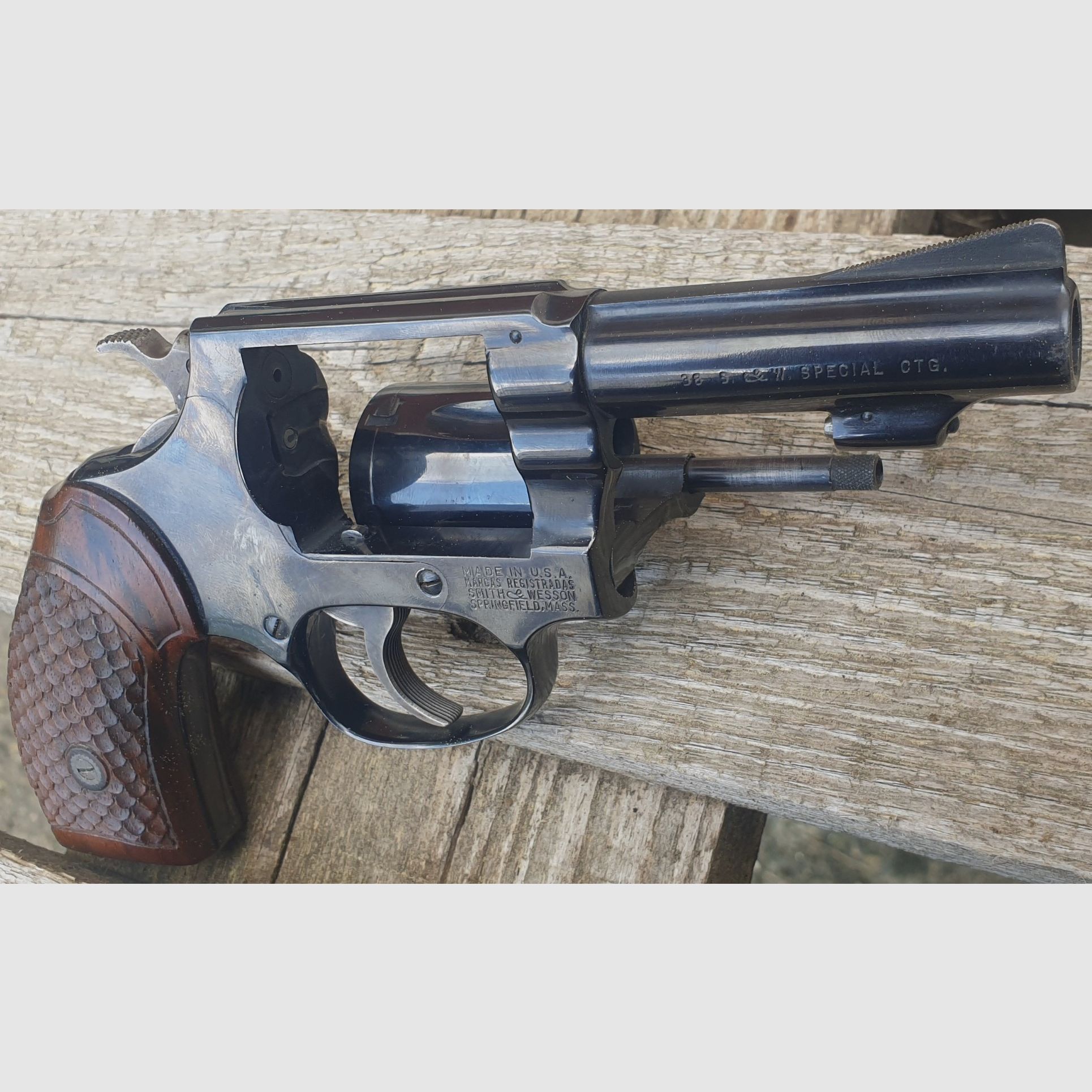 Revolver, Smith&Wesson, Mod 36, Cal..38Spec. 2.5 inches / barrel, grip with scales-FH