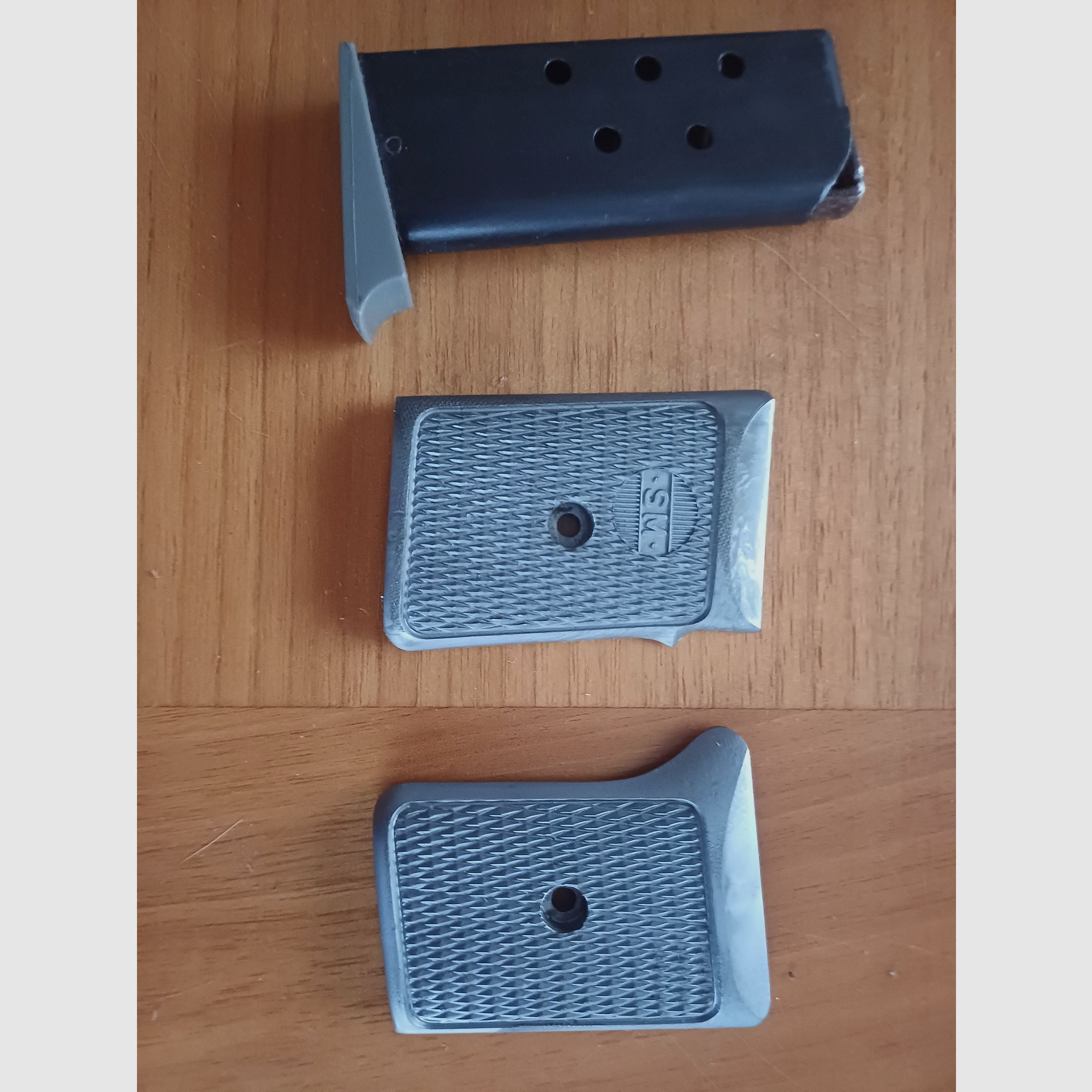 Rhöner SM 10 Magazin und Griffschalen 