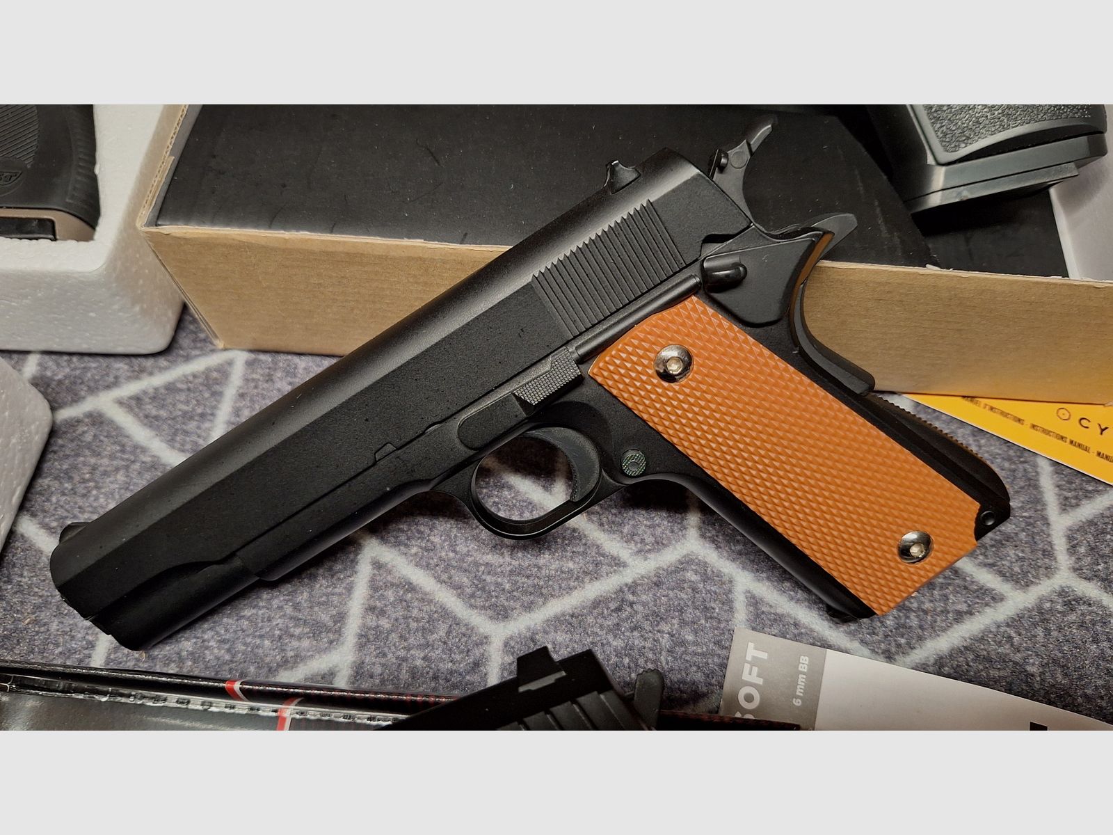 5 pièces de pistolets à airsoft à ressort : D.E./H.K./1911/autres NEUF