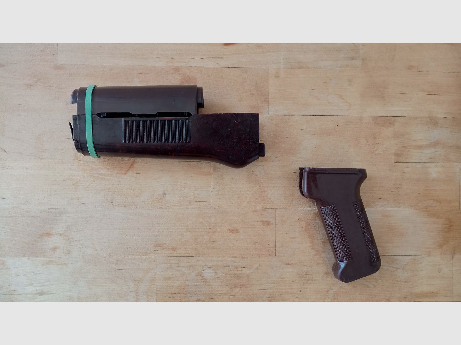 Set di protezione anteriore AKMS MPi dell'Est Germania per AKMS & AK74 DDR NVA in bakelite e plastica // montaggio indiretto anche per NEDI SDM Type 56 possibile, immagine 3 di 20