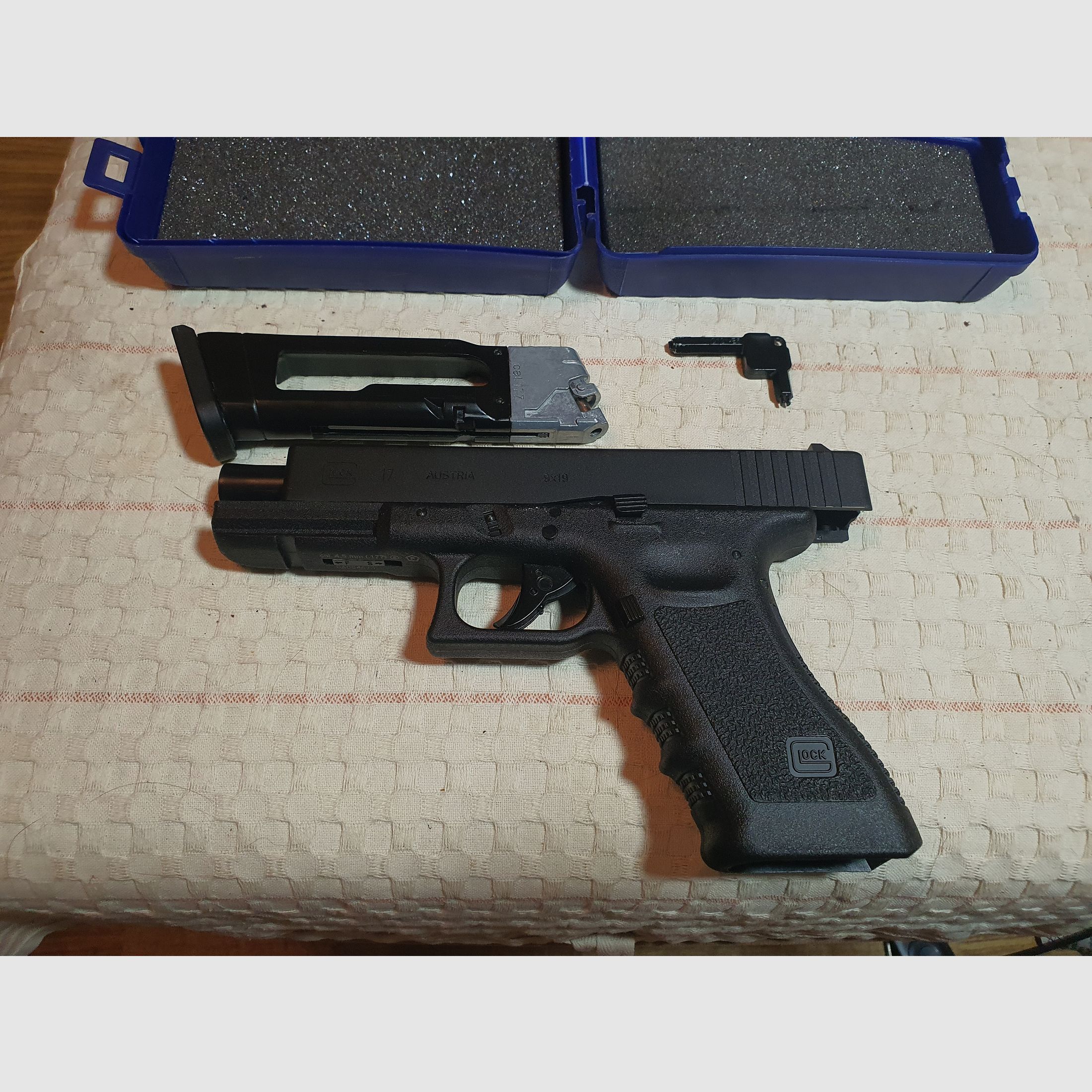 Glock 17 4.5mm Blowback BB CO2