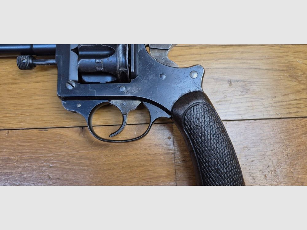 Bellissimo revolver regolamentare modello 1892 – Comune ma mitico – Apice del revolver regolamentare Made in France – Calibro 8mm92 – Mono-seriale – Arma del 1902 – Bella meccanica – Bel canna – Ottime condizioni, immagine 16 di 19