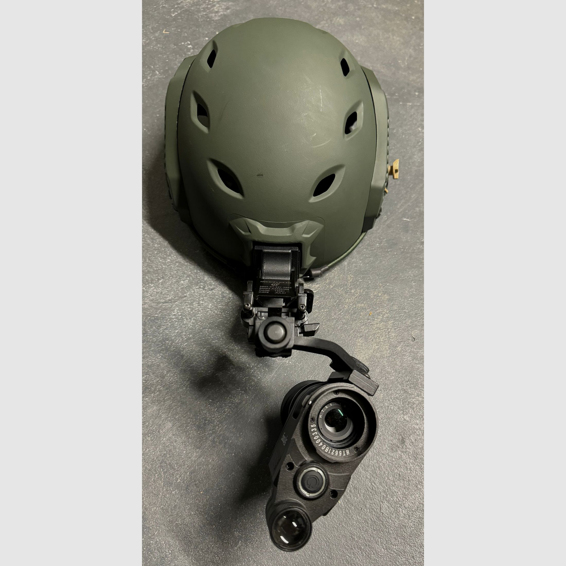 Nachtsichtgerät Waffen- und Helmmontage Sytong HT 66 German Ed. mit IR Strahler und Helmadapter