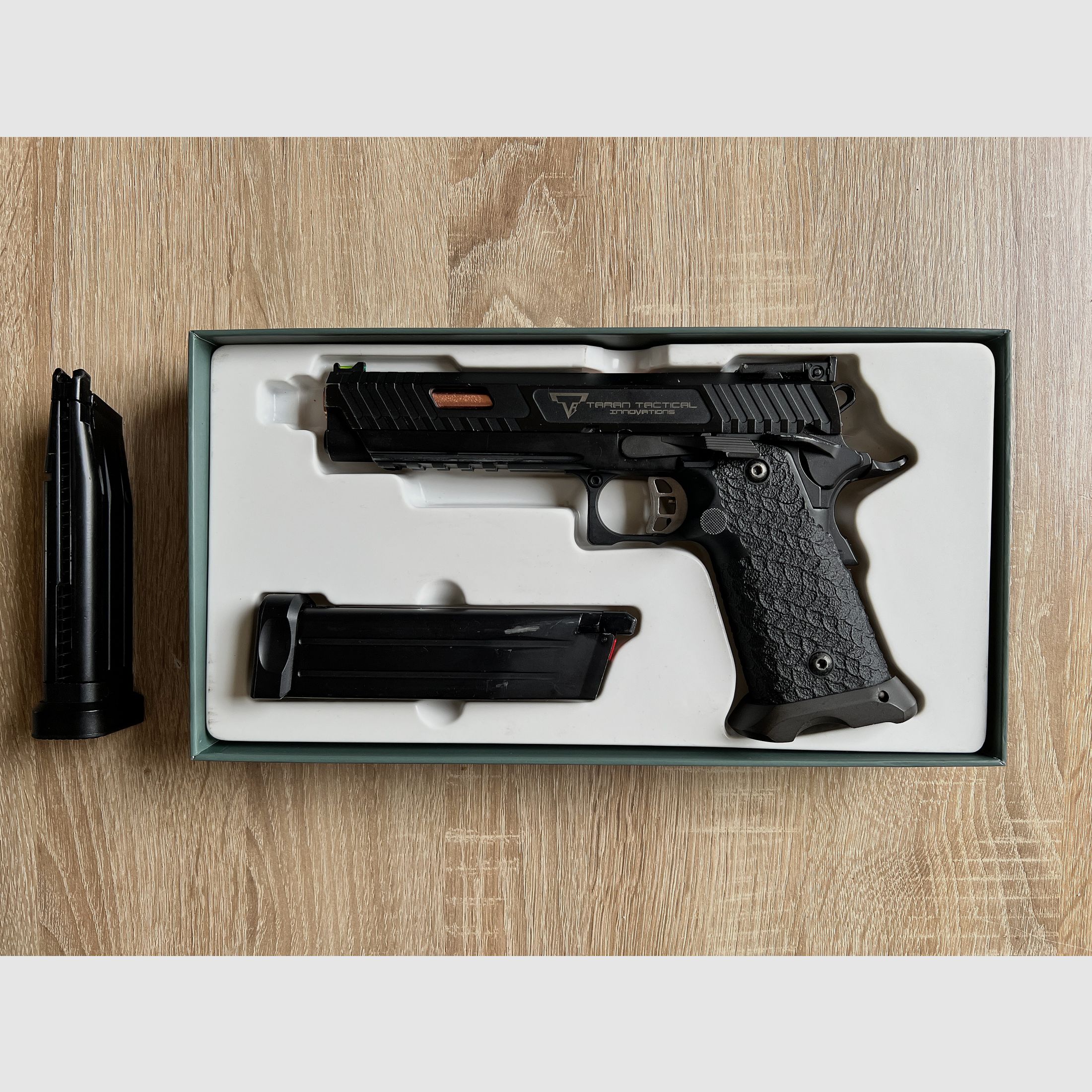 Combat Master 2011 par EMG