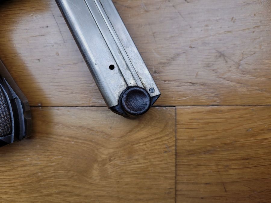 Wunderschöner Artillerie Luger P08/14 – Waffe von 1916 – Lauf von 8 Zoll – Herstellung DWM – vollständig monomatrikuliert (außer das Magazin, das aus der Zeit stammt) – Kaliber 9×19 – verstellbare Visierung des ersten Typs – sehr schöne Griffschalen – sehr sorgfältige Brünierung – TBE++, Bild 16 von 22