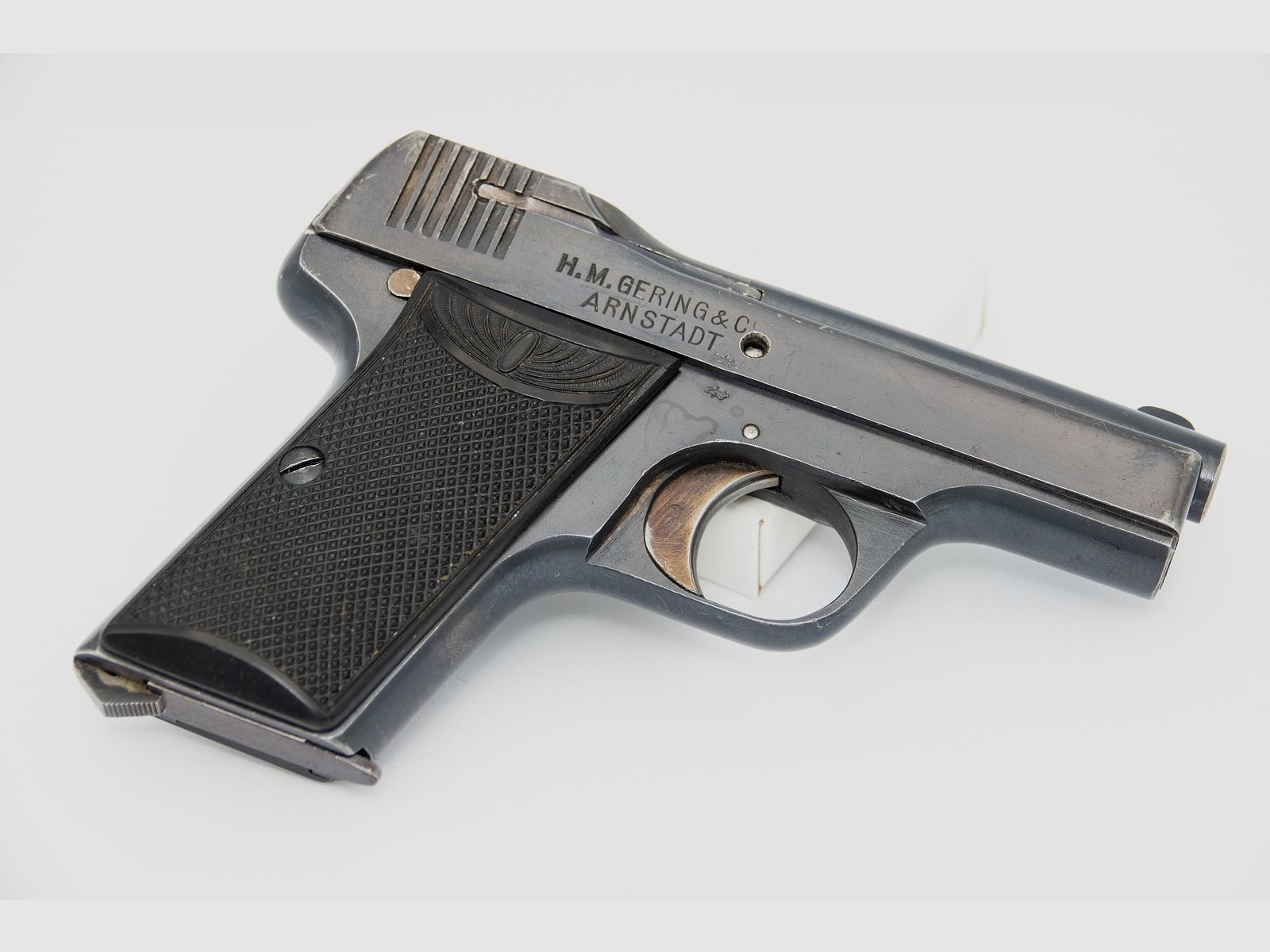 Pistolet semi-automatique Leonhardt avec étui