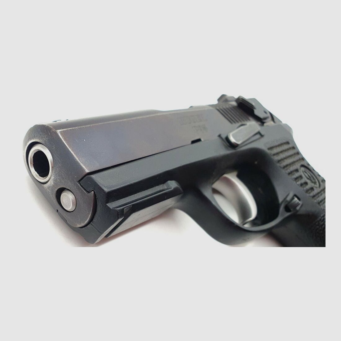 Ruger semi-automatic pistol Ruger P95