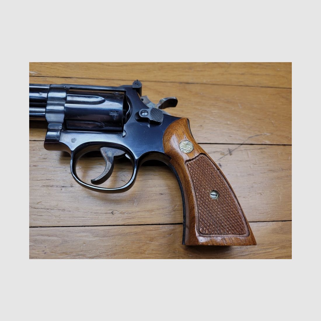 Sehr schöner Revolver Smith&Wesson Mod19-4 – Lauf 4 Zoll in .357 Mag – Hervorragende „pinned and recessed“ Verarbeitung vor 1982 – Unzerstörbar und Luxusqualität – Legende der Schießstände und der amerikanischen Polizei – Zustand hervorragend neu!, Bild 6 von 20