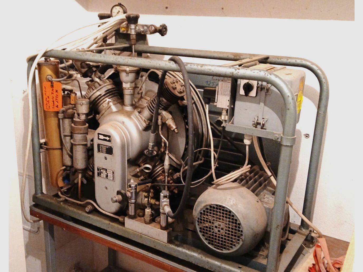 Bauer ademluchtcompressor, 225 bar, 200 l/min., volledig functioneel, voor schuttersvereniging enz.
