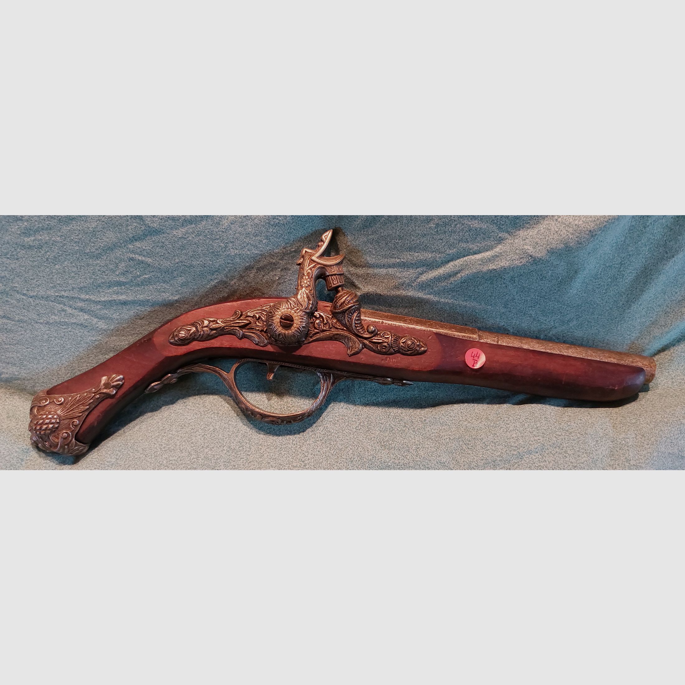 5  Deko Handfeuerwaffen auf Spiegelhalter, Engl.- Franz. Steinschloss Pistolen, Nachbau, Deko