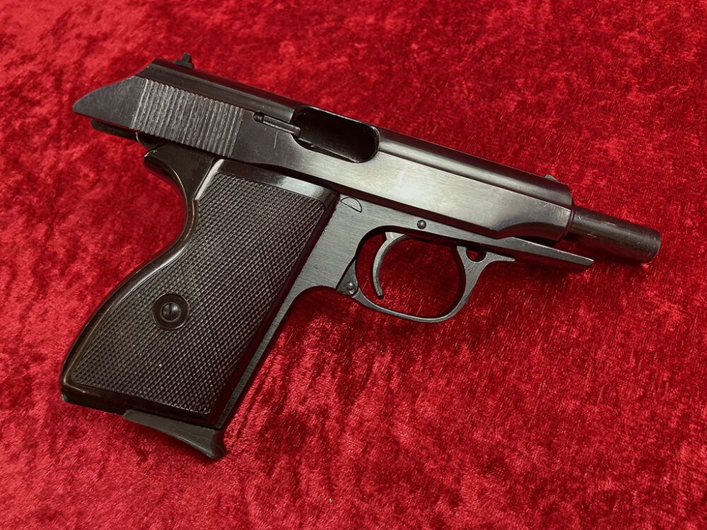 Hege (réplica de Walther) AP 66 (réplica de PP)