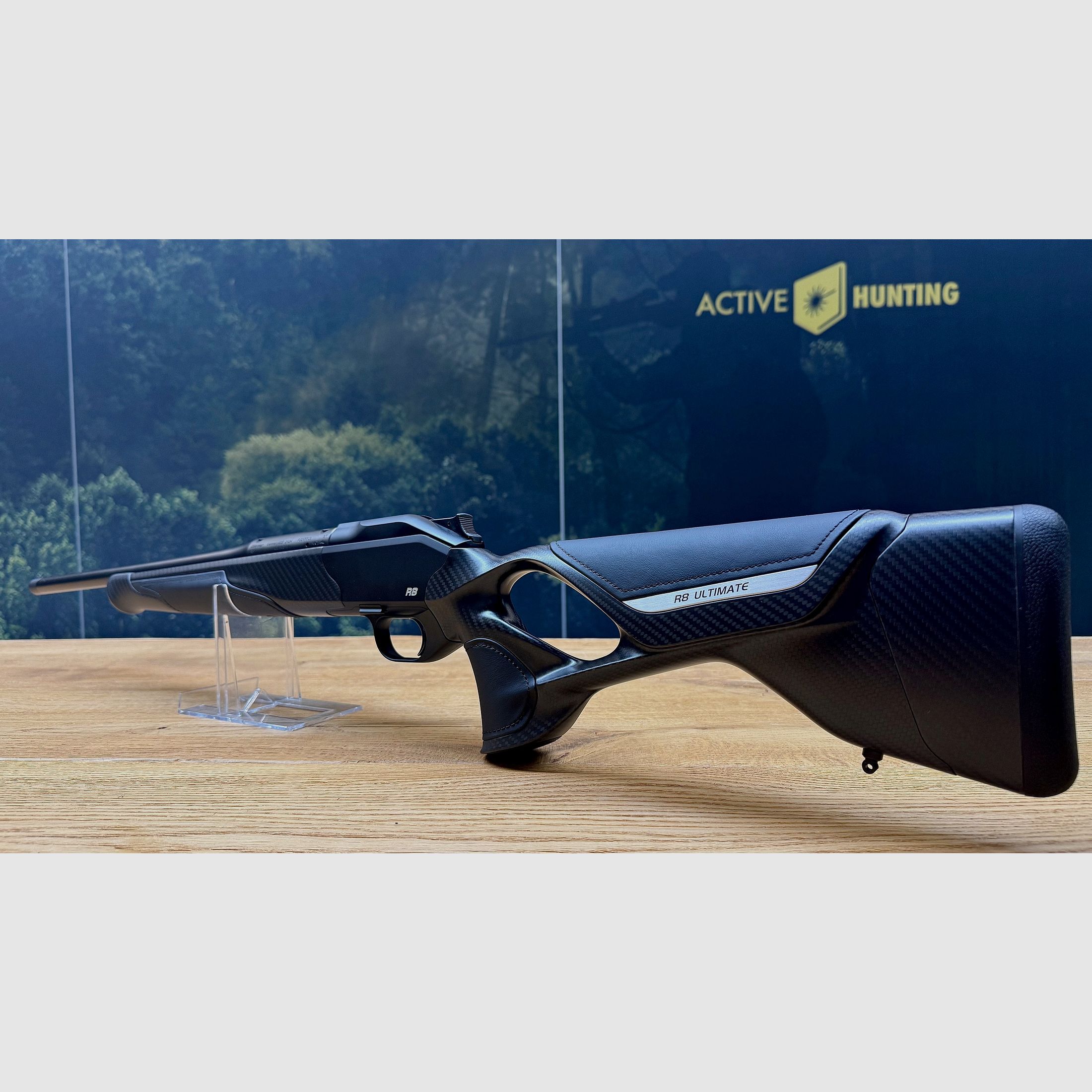Blaser R8 Carbone Cuir noir / Déclencheur & chambre DLC / Avant en carbone / Logo argent / Poignée de chambre en carbone / Calibre & longueur de canon au choix