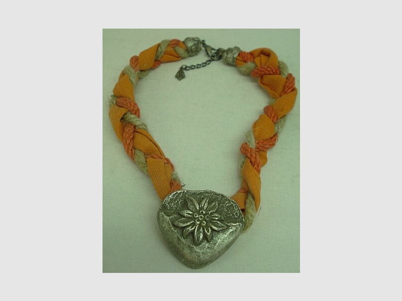 Werthe Valerie Collier orange/red with heart made of metal