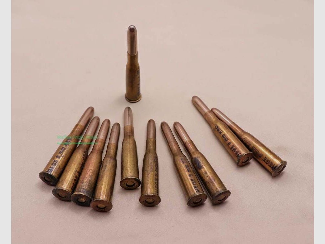 ancien Bloc de l'Est / cartouches de fusil inconnues 8mm Kropatschek
