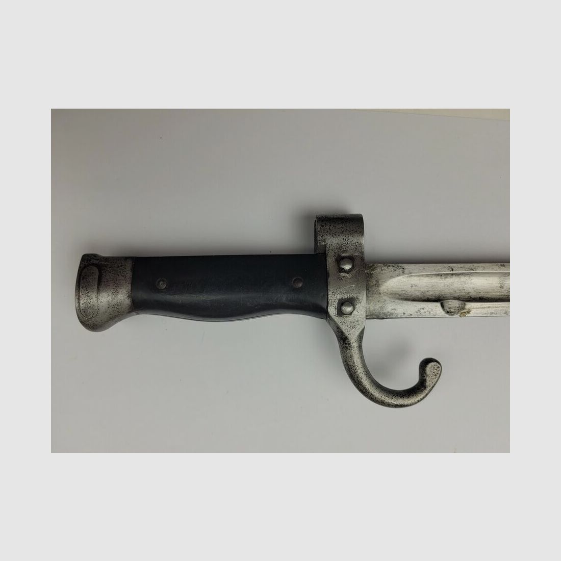 Baionette Berthier Modell 1892 2. Typ – mit originalen Bakelit-Griffschalen – Mono-Nummer – sehr guter Zustand, Bild 9 von 9