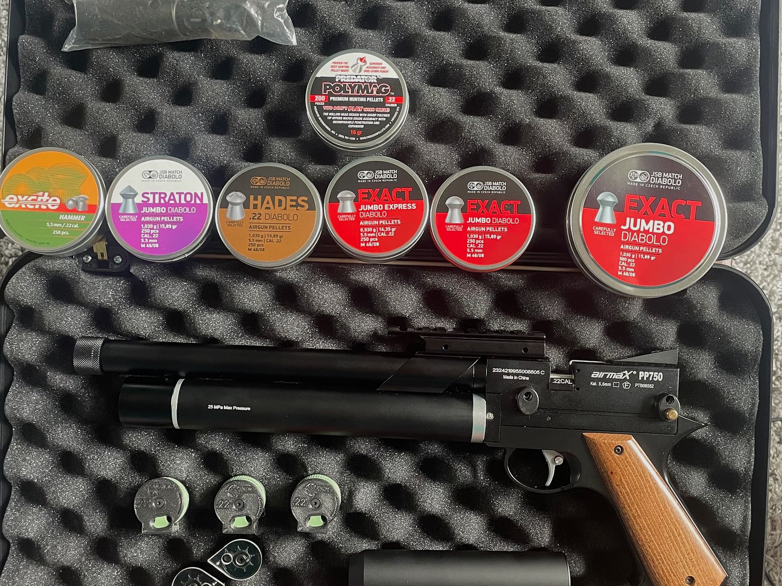 AirMaxx PP750 5,5 mm avec silencieux, diabolo, chargeurs et mallette