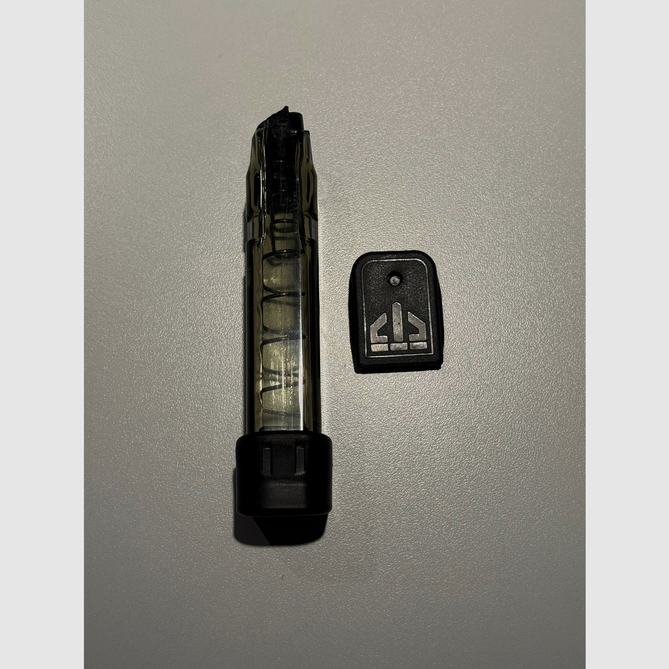 Glock 19 Magazine ETS Carbon Smoke Transparent 15+2 rounds
