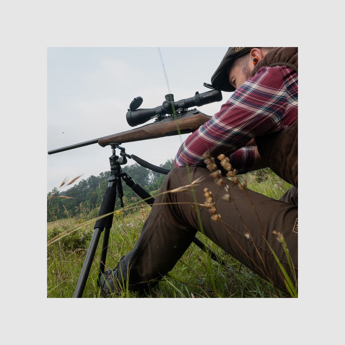 Spartan Precision Equipment Ascent Tripod™ Gen 2 Woodland mit Davros Pro Head™ und Trekkingstockgriffen