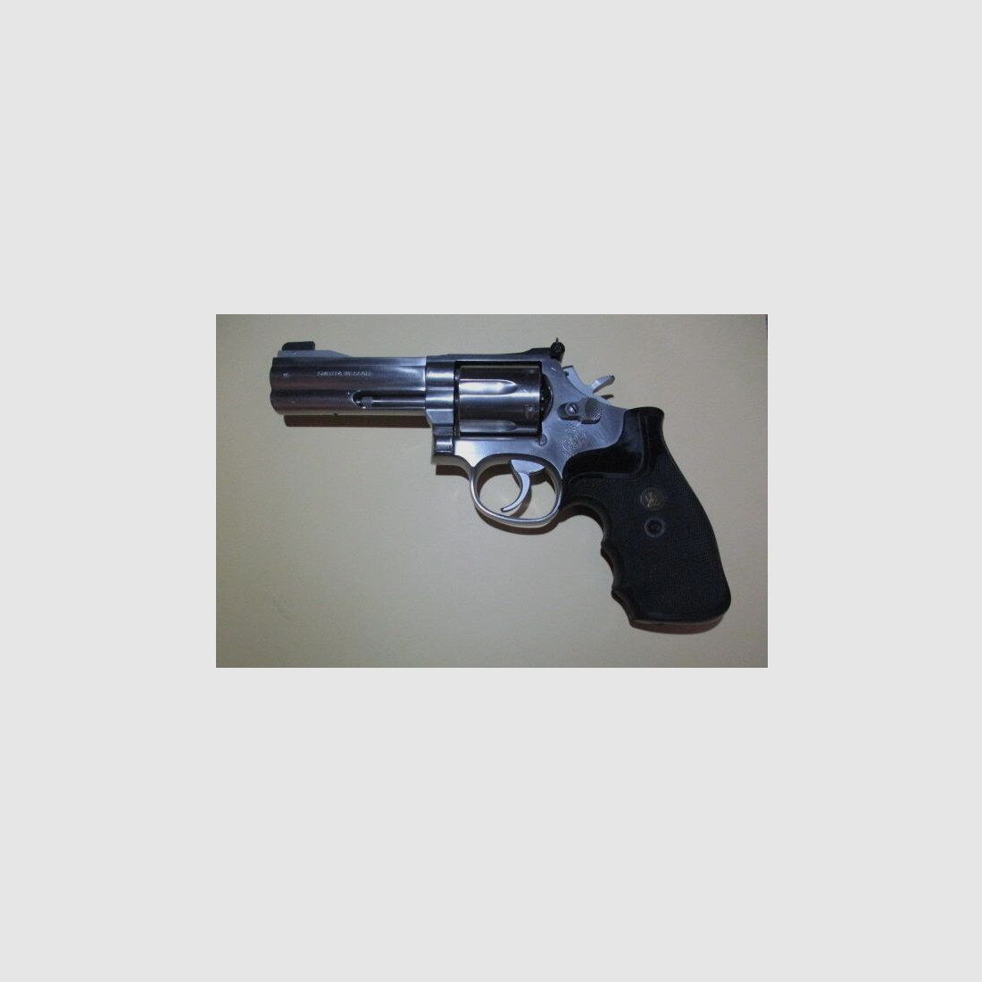 Revolver Smith & Wesson Mod. 686-4 4 Zoll mit Pachmayr Griff 686-4