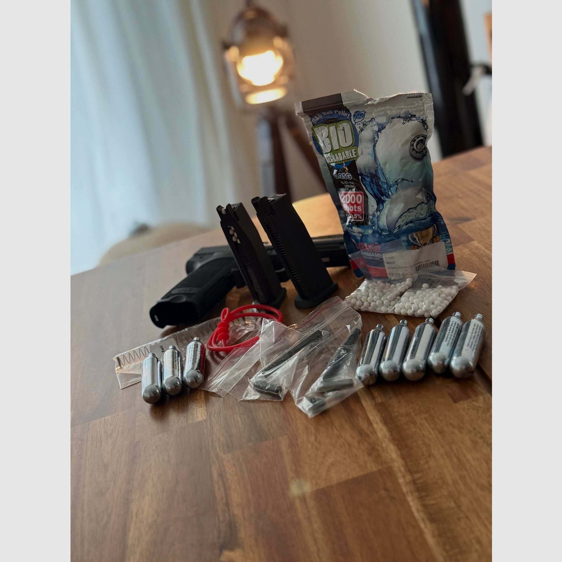 H&K USP Pistolet Airsoft 6 mm BB – État neuf avec un large éventail d'accessoires
