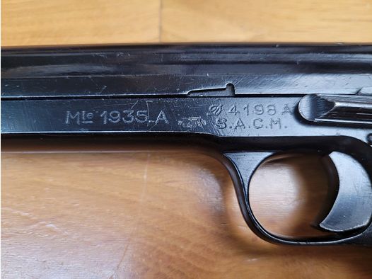 Beau et rare Pistolet PA 35A – Cal. 7,65 Long – Arme historique du plus haut intérêt – Père du SIG 210 – Construction SCAM durant l&rsquo;occupation – Fonctionnement parfait – 2 chargeurs – État superbe