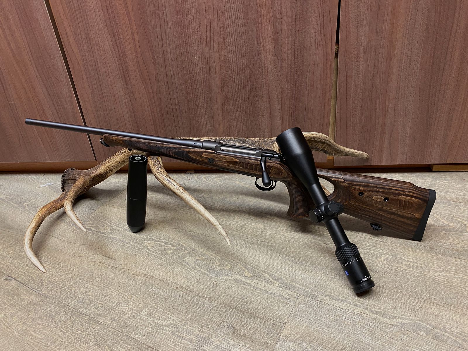 Sauer 101 GTI, links, mit Zeiss Conquest V4 3-12x56