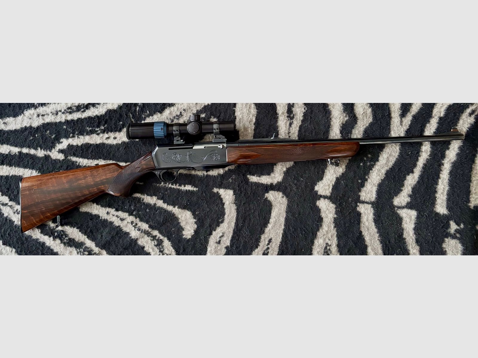 FN Browning BAR Cal. .30-06 modèle spécial avec crosse en bois magnifique, cuir de poisson fin et gravure