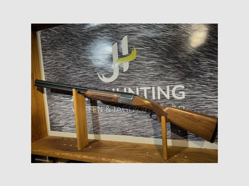 Akkar Churchill 812E Black