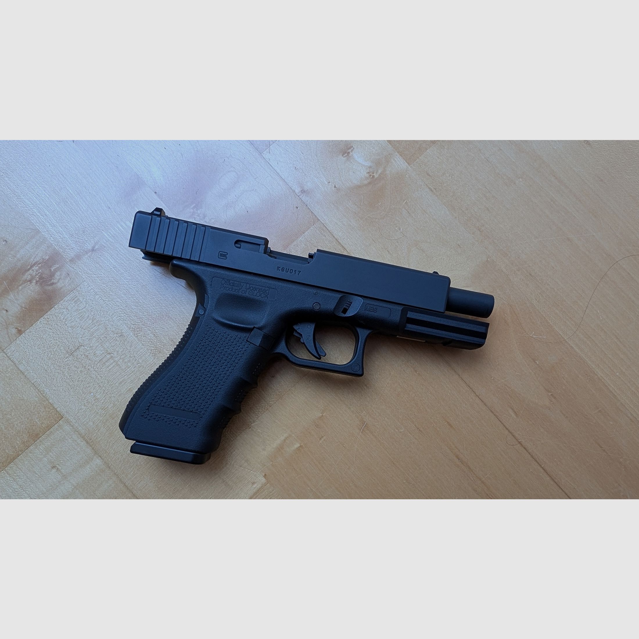 Glock 17 Gen. 4 Airsoft mit Metallschlitten CO2 BlowBack 6mm BB schwarz