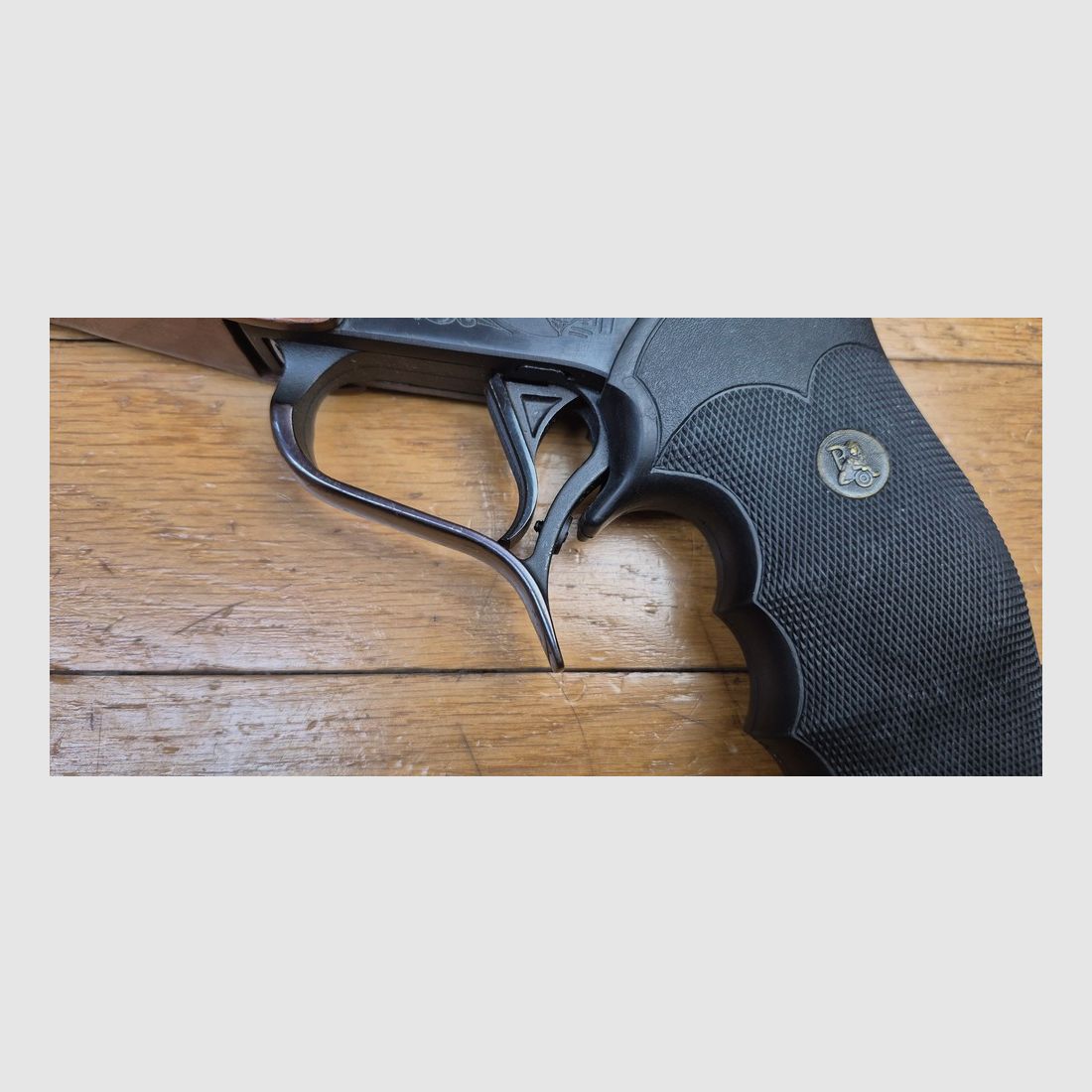 Redoutable Pistole Thompson Center – Modell Contender – Lauf 8 Zoll! – Selten im Kaliber 44 Magnum und 44 Special – Waffe von Rochester aus Ende 1972 – Gute Hölzer – Unverzichtbarer Pachmayr-Griff – Wunderschöner Lauf mit Mündungsbremse – Exzellente Mechanik und Abzug – Schöne Trainings- und Präzisionswaffe – TBE/TBE+, Bild 5 von 29