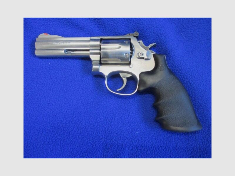 Revolver Smith & Wesson 686 4 Zoll stainless mit Hogue Griff 686