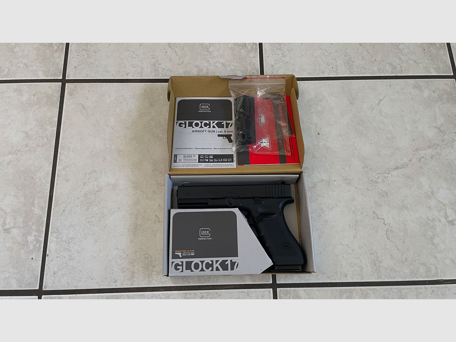 Glock 17 Gen4 CO2 6mm + Umarex Holster | como nuevo