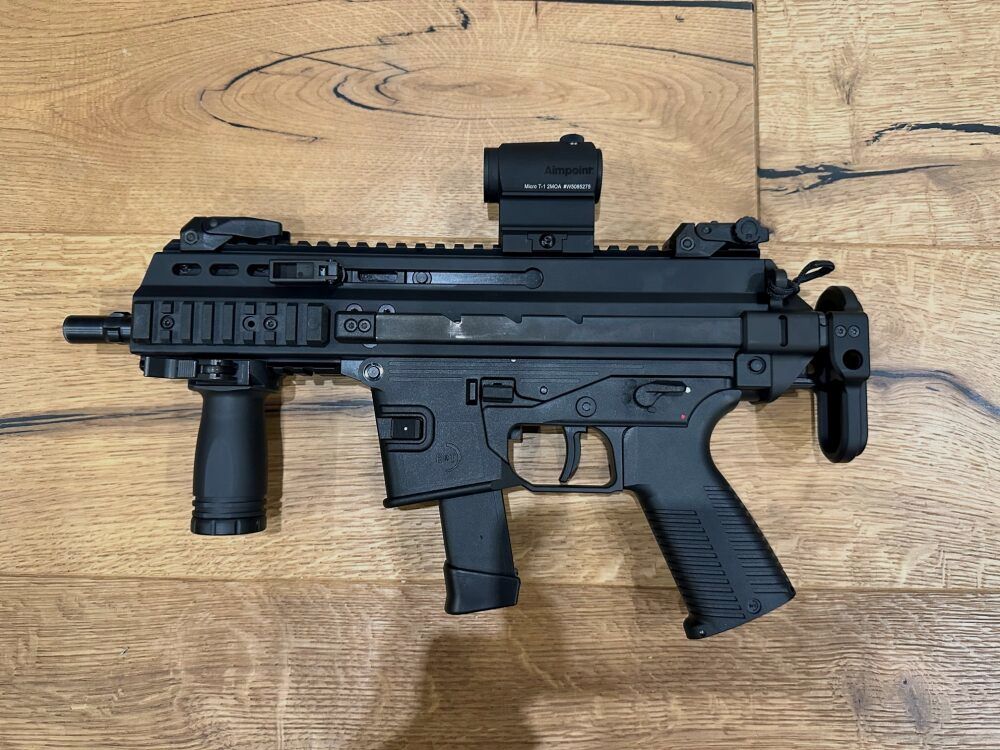 Brügger & Thomet APC 9 Pro G with telescopic stock and Aimpoint