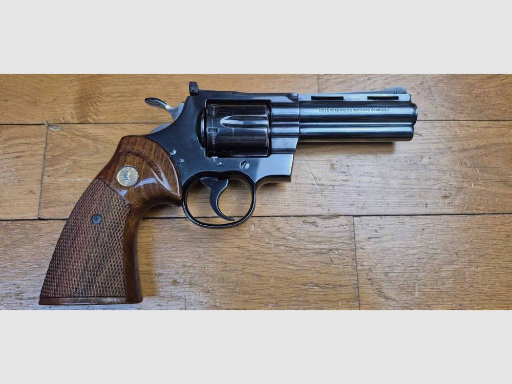 Wunderschöner Colt Python 357 Magnum – Lauf 4 Zoll – Anfängerwaffe 1973 in Spitzenfinish – Zweites Set Pachmayr-Griffe – Gebrauchte Waffe in mehr als sehr gutem Zustand – TBE+, Bild 2 von 23