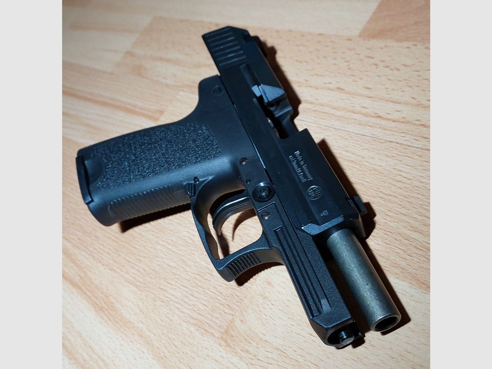 ME IWG SP 15 Kompakte Schreckschuss Pistole brüniert 9mm P.A.K. (876) mit 2 Magazinen