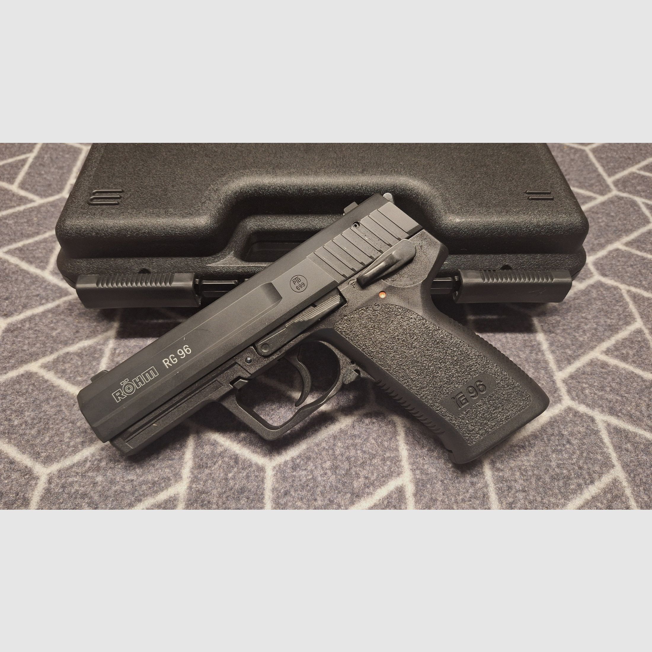 Röhm RG 96 Schreckschuss Pistole brüniert