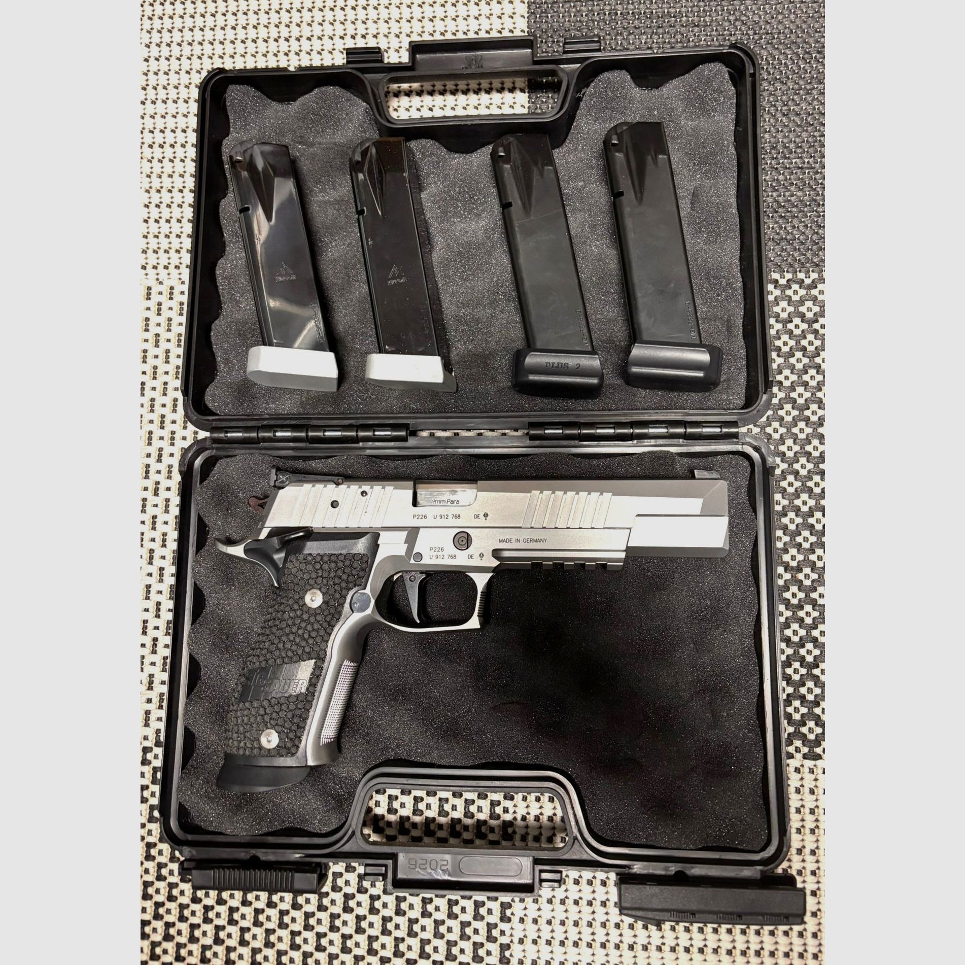 Original SIG SAUER X SIX 9 mm Para > MADE in GERMANY > Eckernförde!!! Set with WS .22 also Original SIG SAUER, image 2 of 4