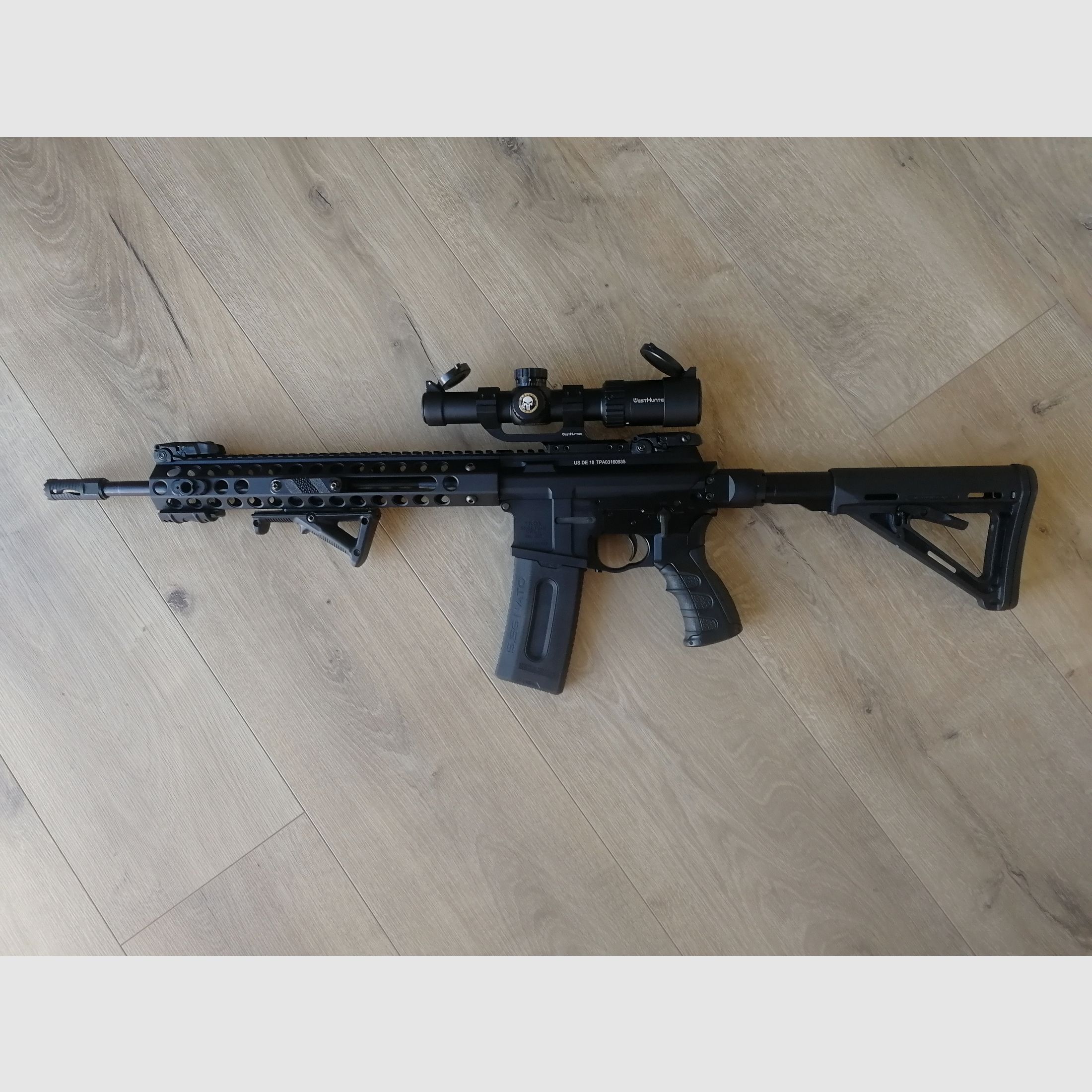 TROY Industries PAR .223 Rem. Sporting Rifle Vorderschaftrepetierbüchse "AR15 AR-15" 5,56 x 45mm NATO *WBK GELB* 1-6x24 Zielfernrohr *Pumpe * mit viel Zubehör * NEUwertig*