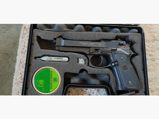 Beretta 92 FS   CO2.  4,5 mm