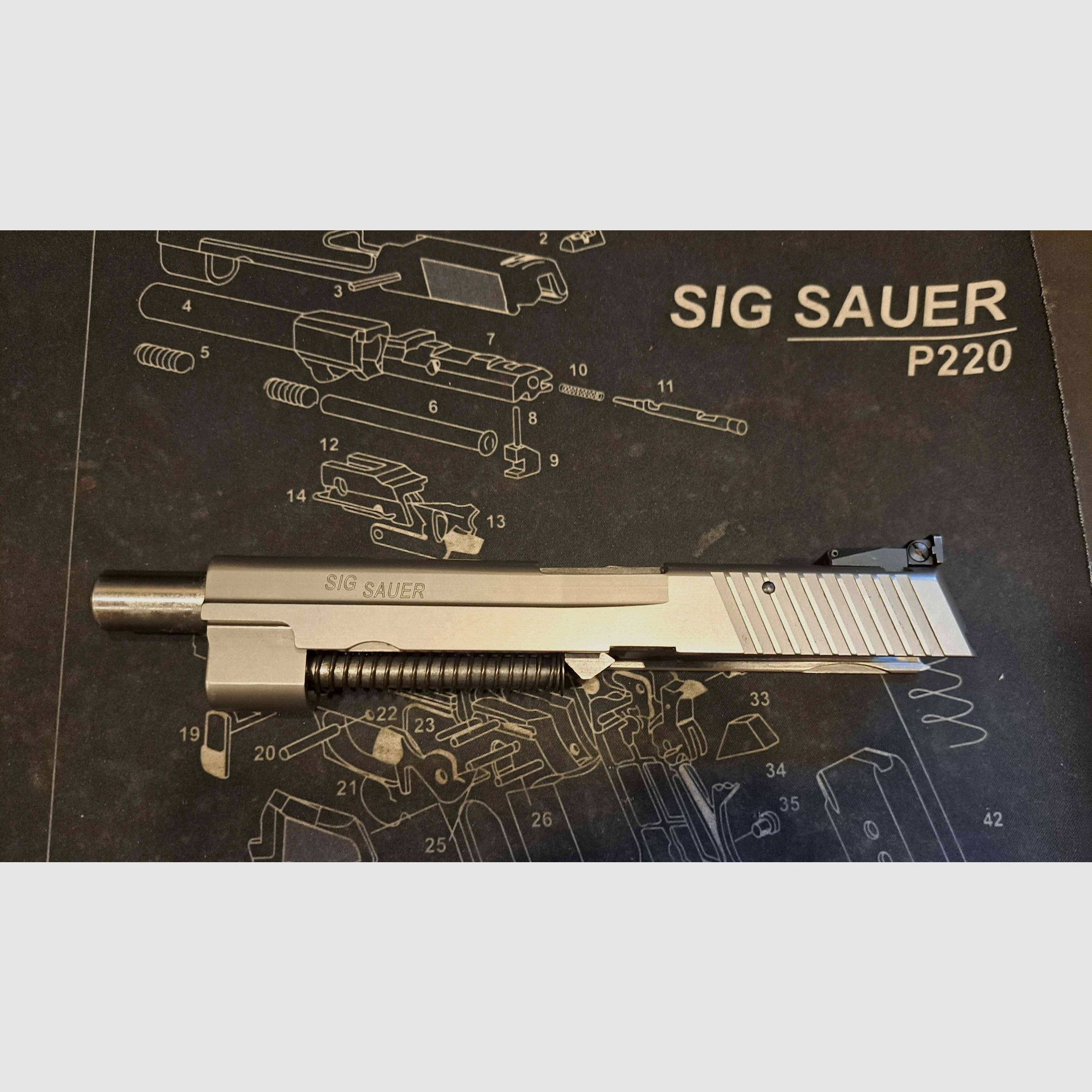 Sig Sauer P220 Sport, immagine 5 di 6