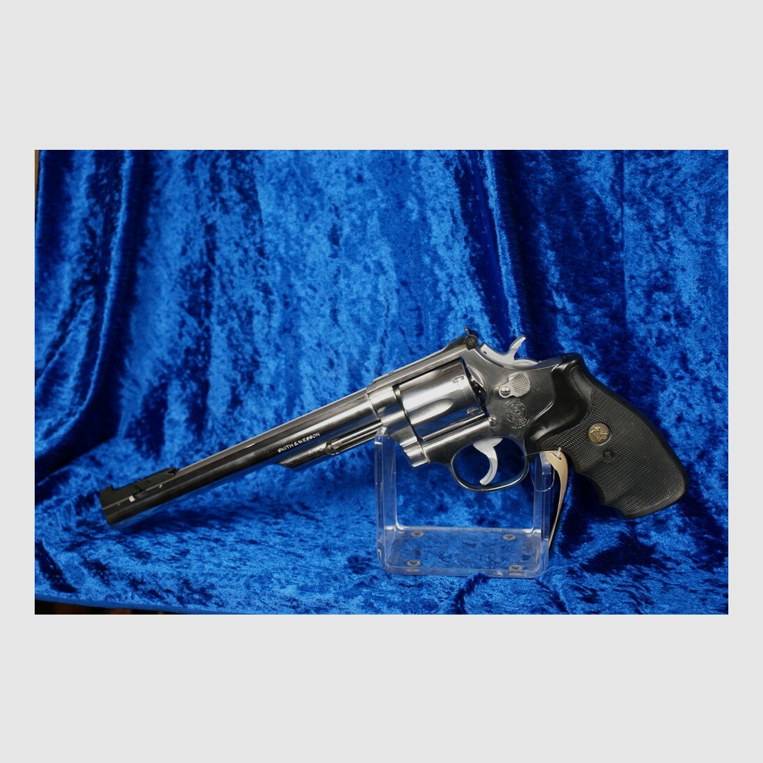 Smith & Wesson	 686