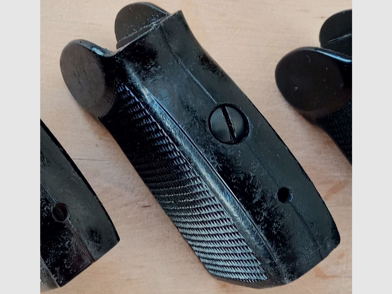 Schwarze Bakelit Griffschale für DDR Polizei Pistole-M inkl. Schraube / Vintage Griff für ost-deutsche Makarov // 8 Schuss PM 9x18, Bild 4 von 7
