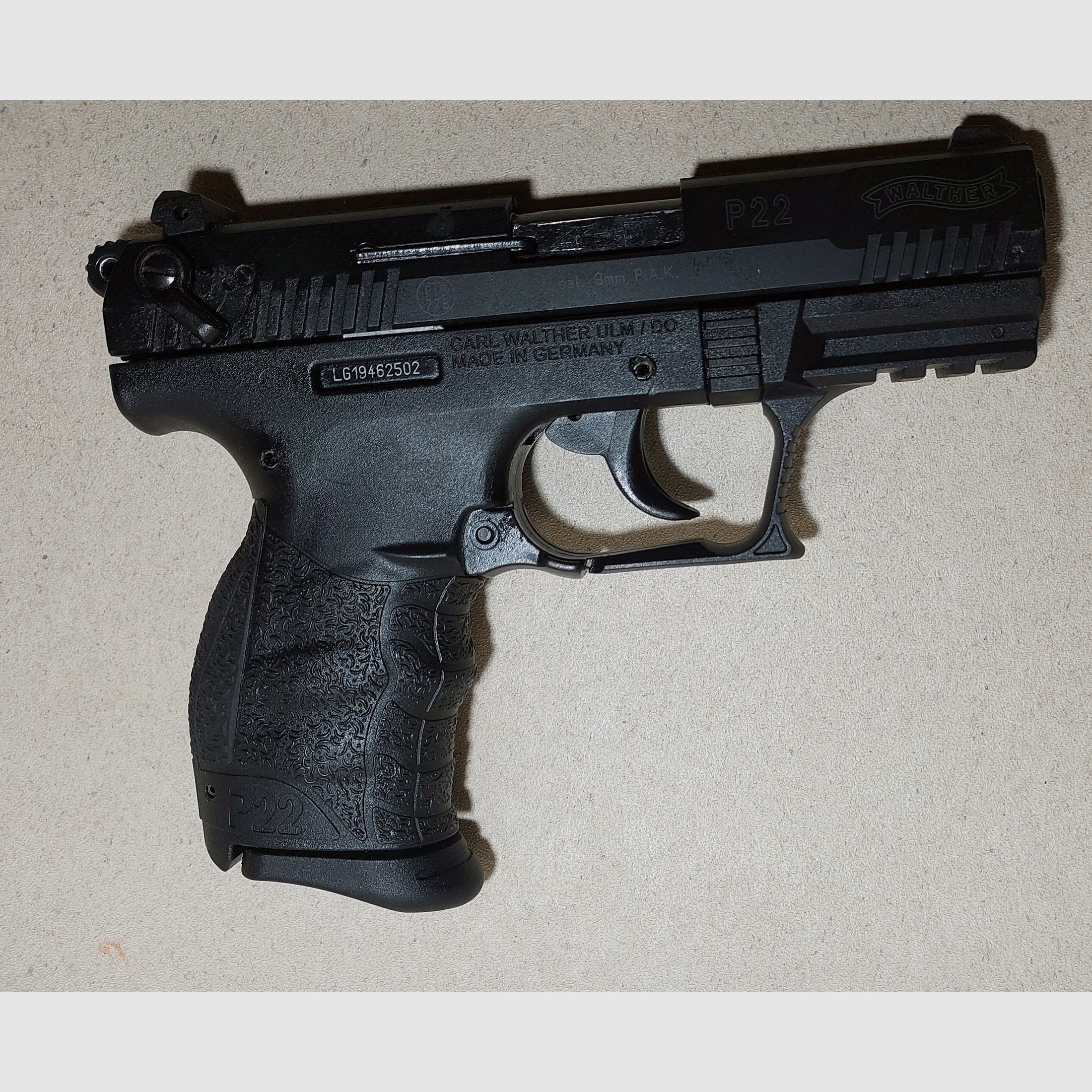 Walther P22Q Schreckschuss Pistole 9mm P.A.K. schwarz mit 2 Magazinen (PTB 778)