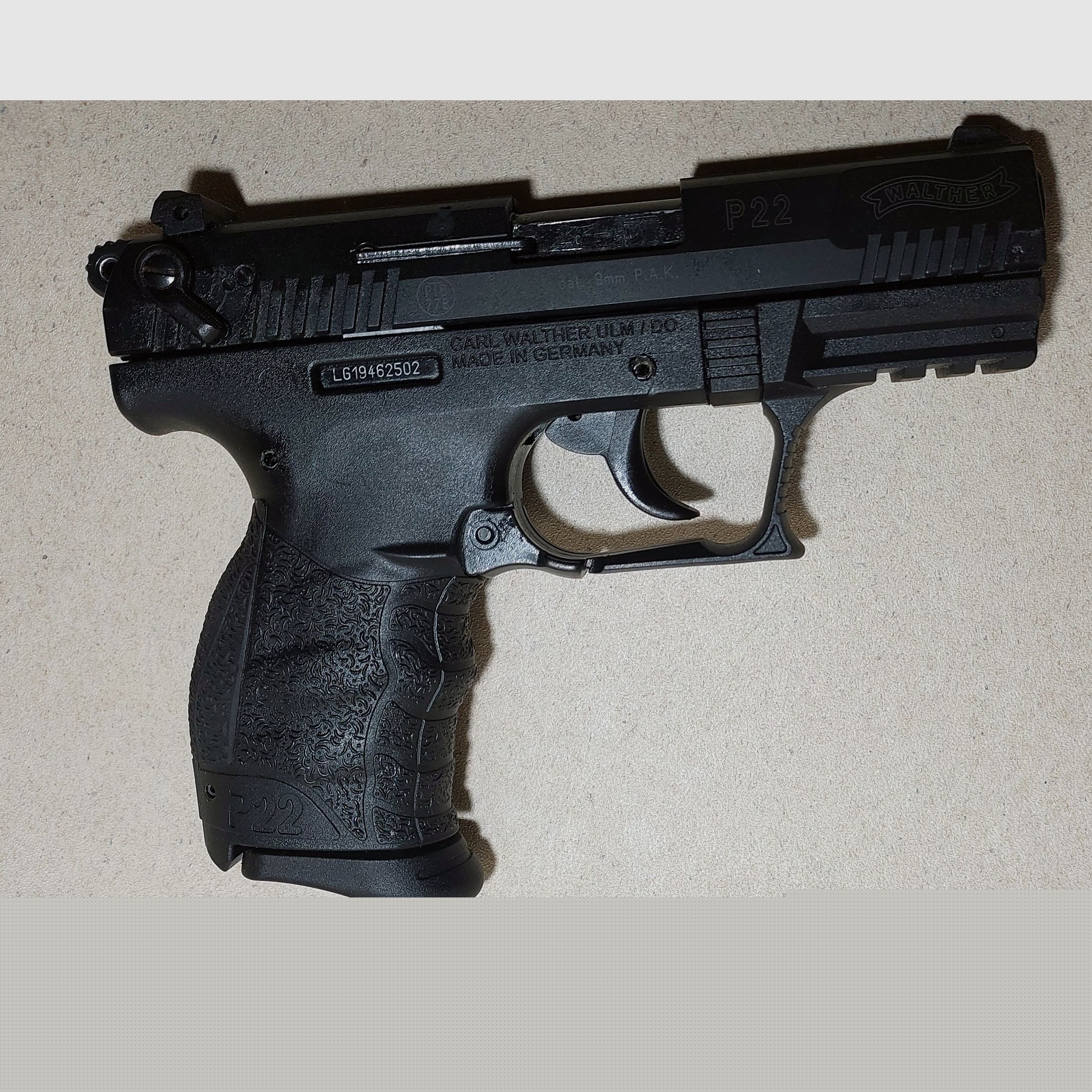 Walther P22Q Schreckschuss Pistole 9mm P.A.K. schwarz mit 2 Magazinen (PTB 778)